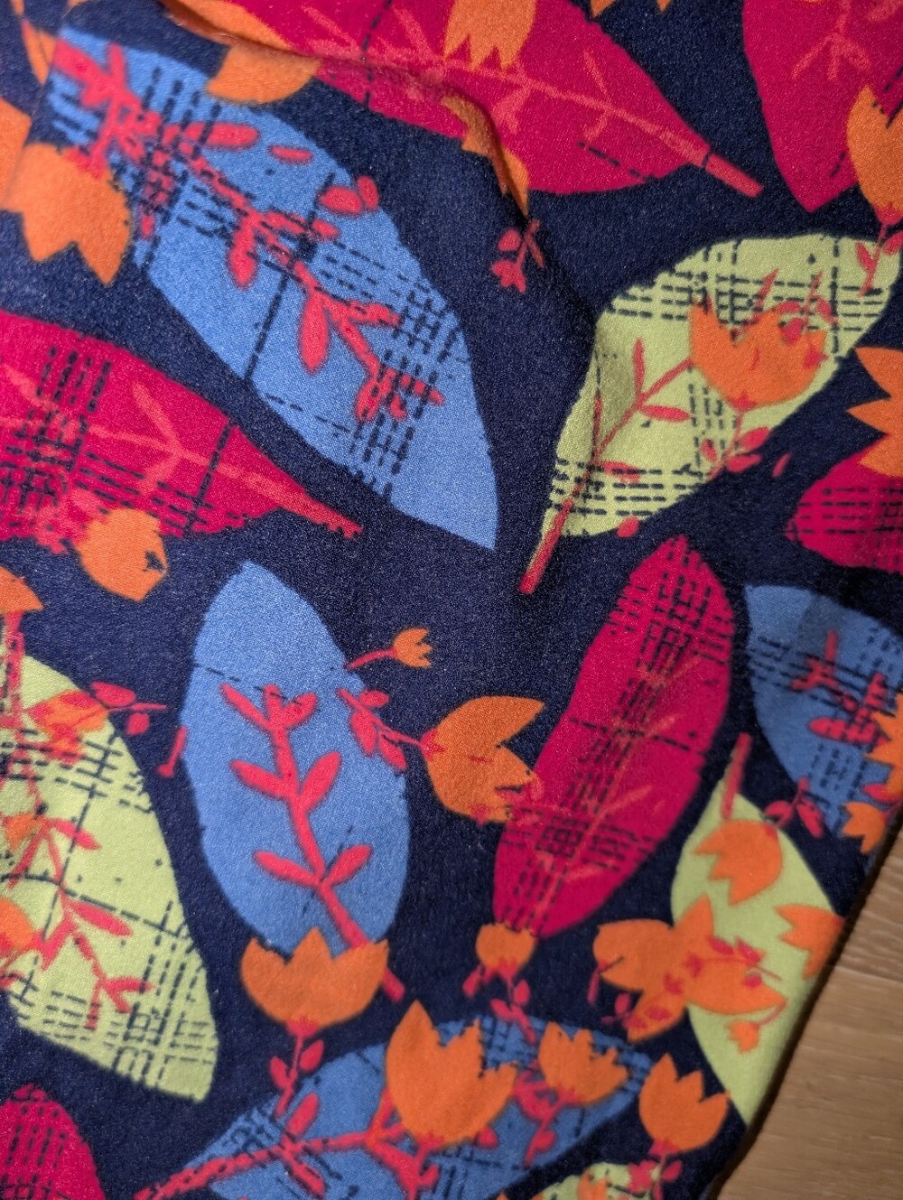 Lularoe Fall Leaf Print Leggings in Navy Red, Blue & Orange